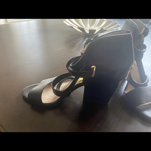 MK sandals! Only wore once and ready for something new. - Picture 1 of 5